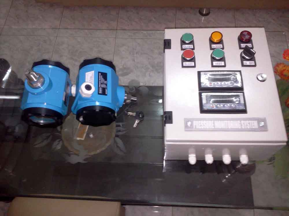 Pump pressure monitoring and warning system