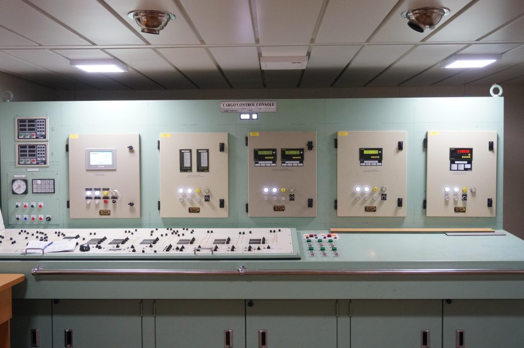 Air alarm cabinet mounted on the console