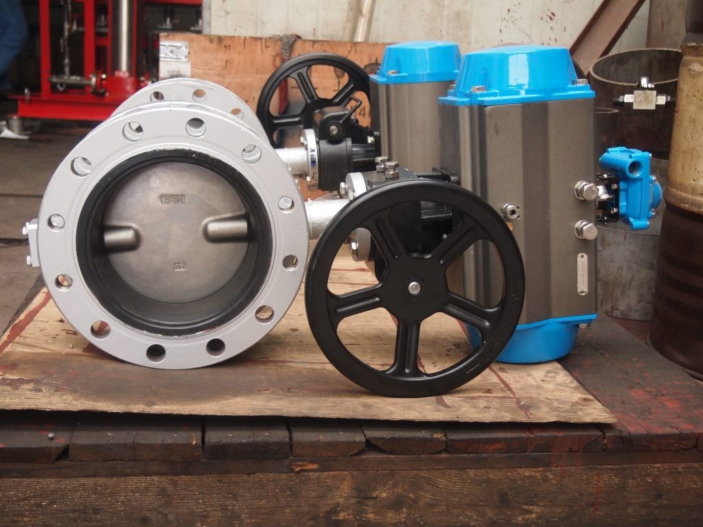 Pneumatic open butterfly valve with open hand